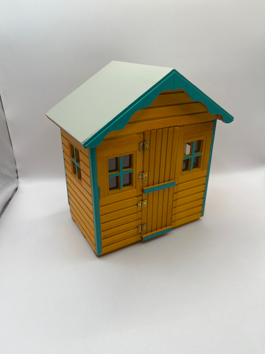 DH521 - Childs play house or garden shed