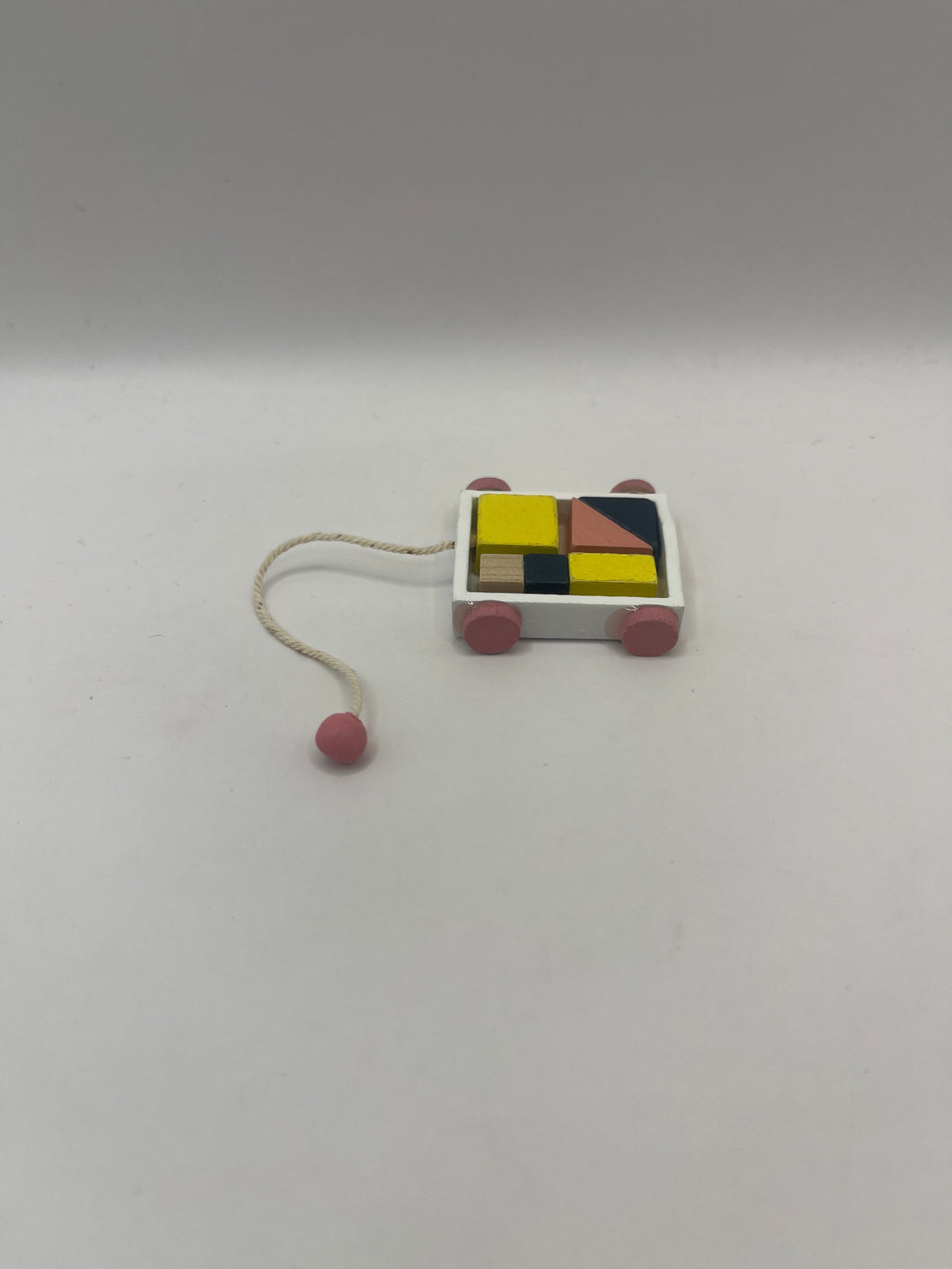 D1247 - Pull along blocks toy