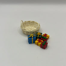 Load image into Gallery viewer, ZR199 - Basket of presents