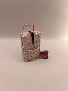YD125 - Pull along upright suitcase with travel book