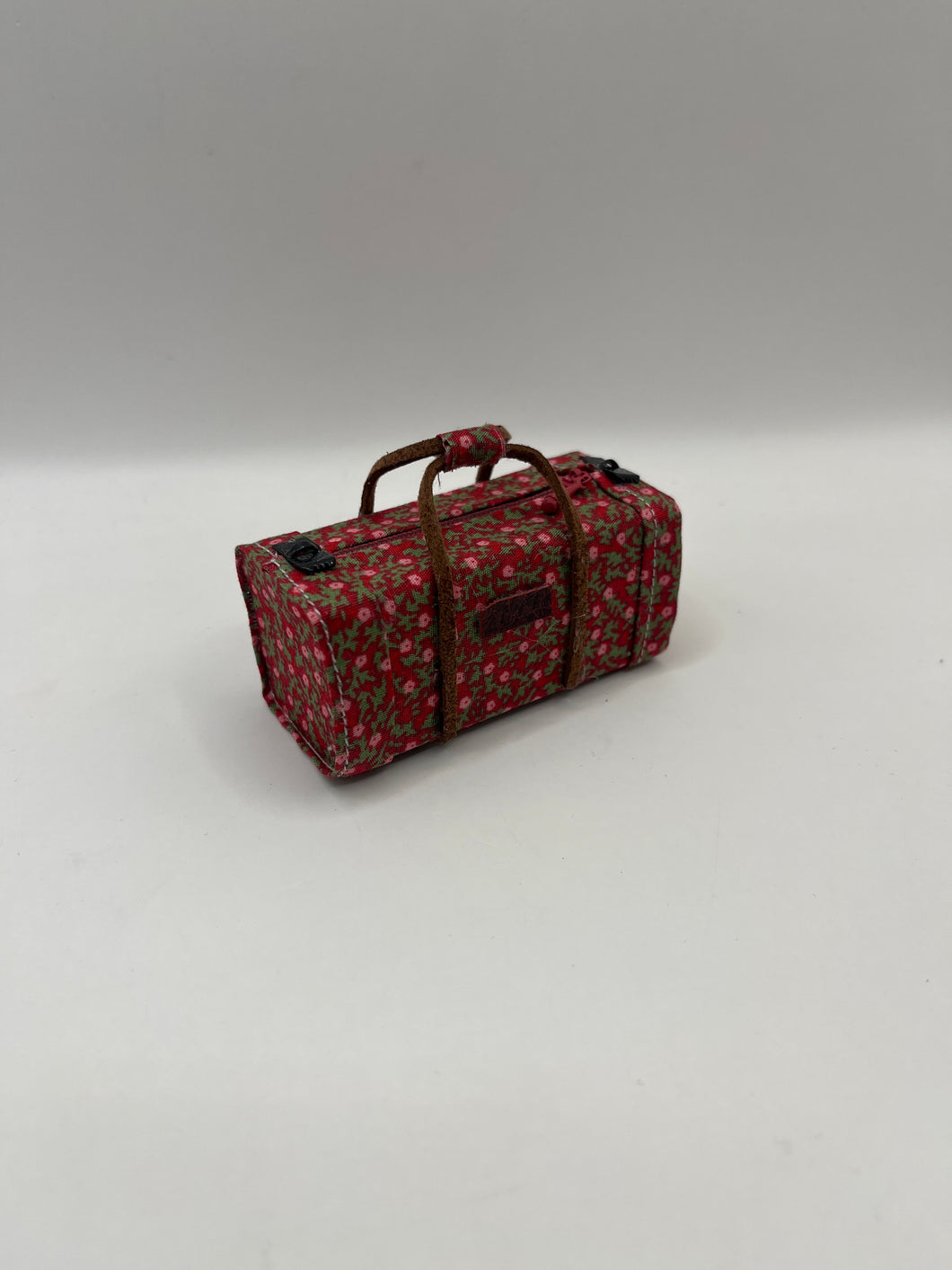 YD074 - Red floral hold-all