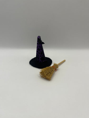 YD046 - Witches hat with broom