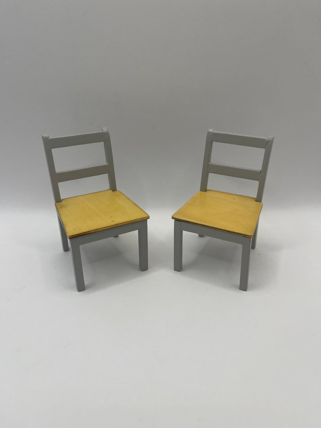 9337 - Contemporary grey pair of chairs