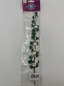 D866D - Climbing white roses
