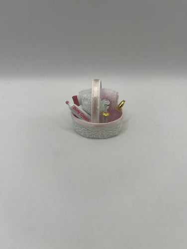 D2403 - Basket of toiletries