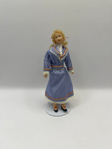 DOL073 - Lady in blue dress