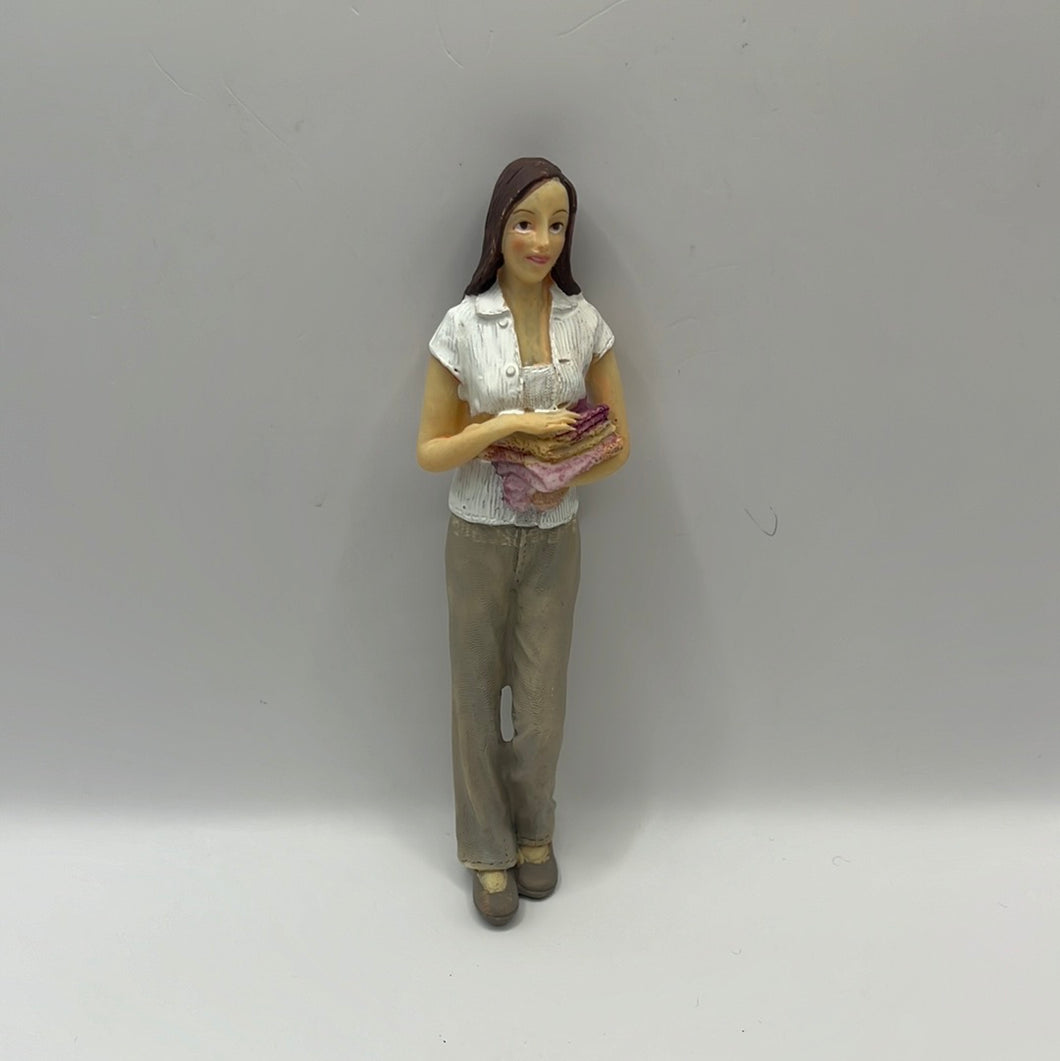 DOL021 - Modern resin lady carrying towels