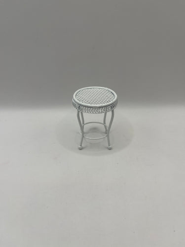 DF578 - White metal drinks table
