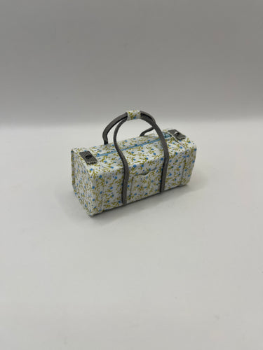 YD073 - White floral hold-all