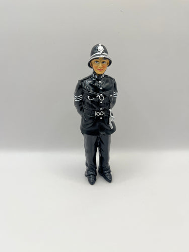 DOL028 - Resin policeman