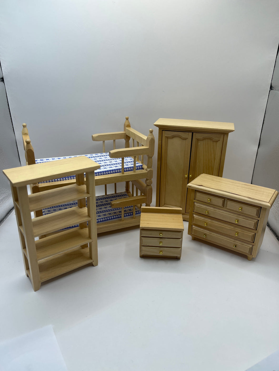 DF813 - Pine Childs bedroom set