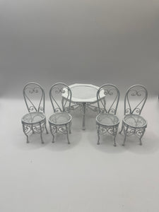 OUT010 - White metal garden table and 4 chairs
