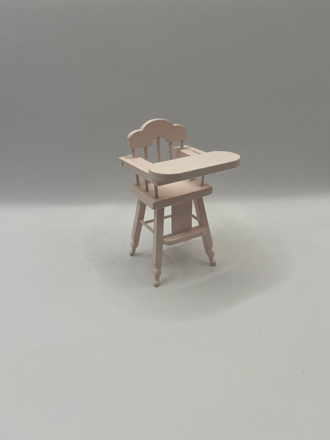 NUR057 - Pale pink high chair