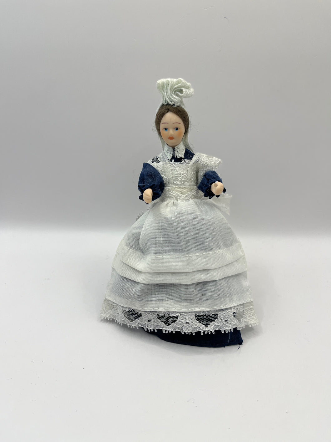 DOL117 - Nursemaid doll