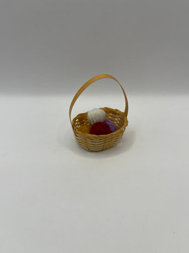 ACC742 - Large basket of wool