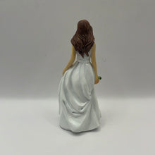 Load image into Gallery viewer, DOL159 - Resin bride figure