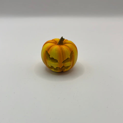 XA40 - Large carved pumpkin