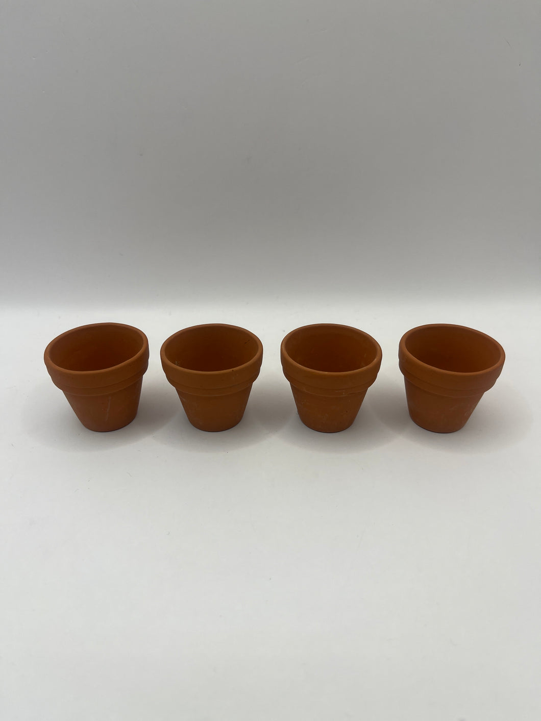 OUT012 - 4 large terracotta pots