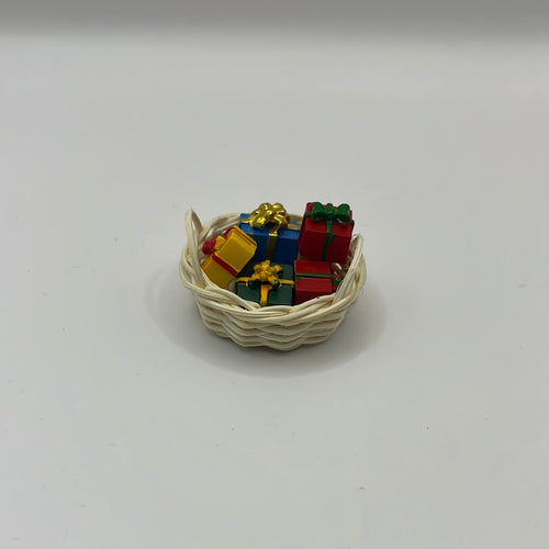 ZR199 - Basket of presents