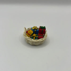 ZR199 - Basket of presents