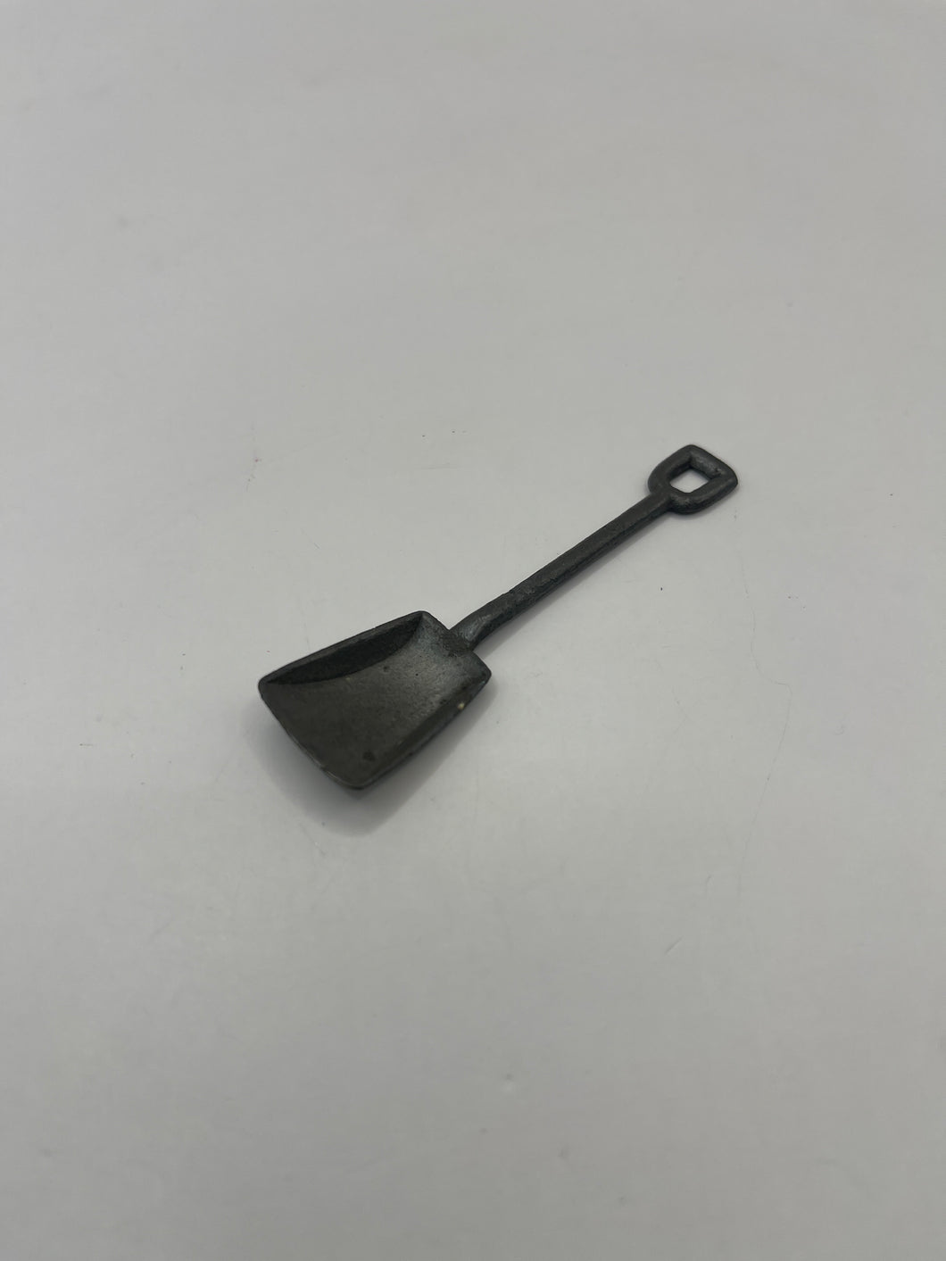ACC121 - Shovel