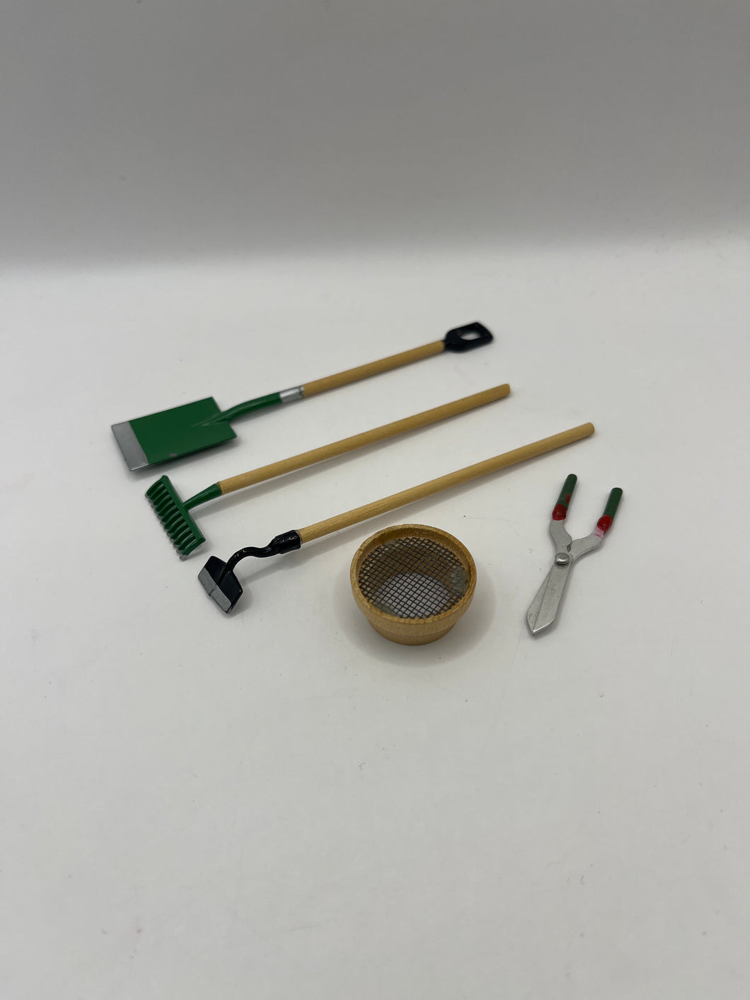 ACC138 - Gardening tools
