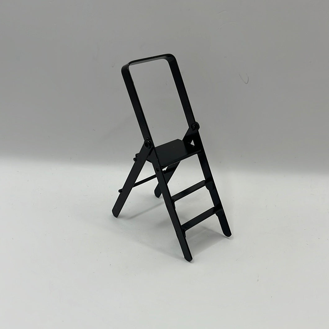 OUT031 - Black metal step ladder