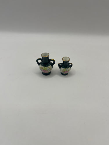 ACC152 - Pair of vases