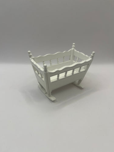 NUR098 - Large white crib