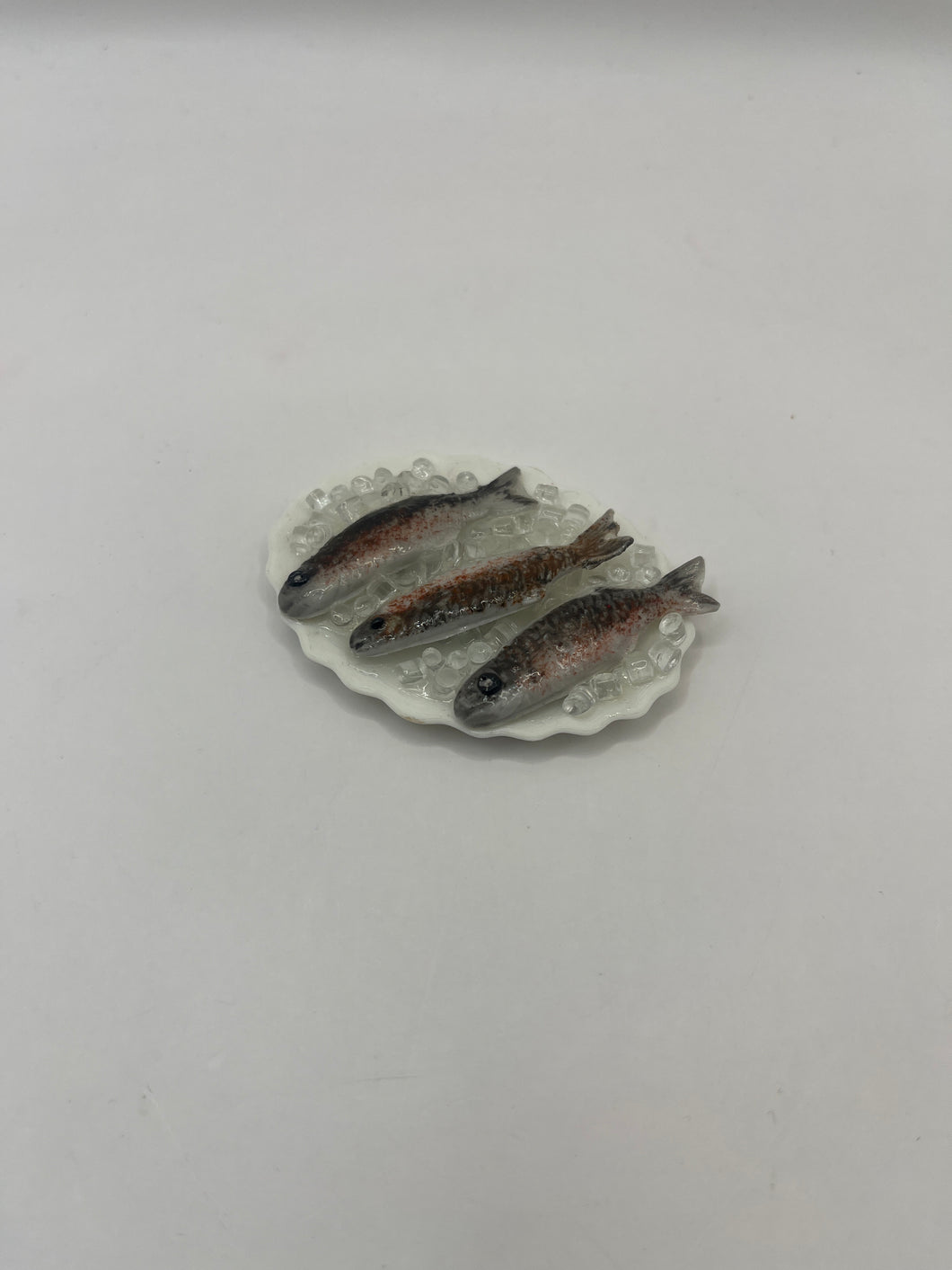 ZR105 - Fresh fish on ice platter