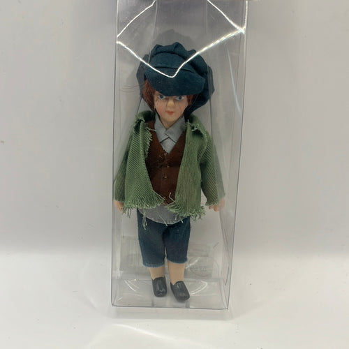 DOL025 - DHE George the urchin doll