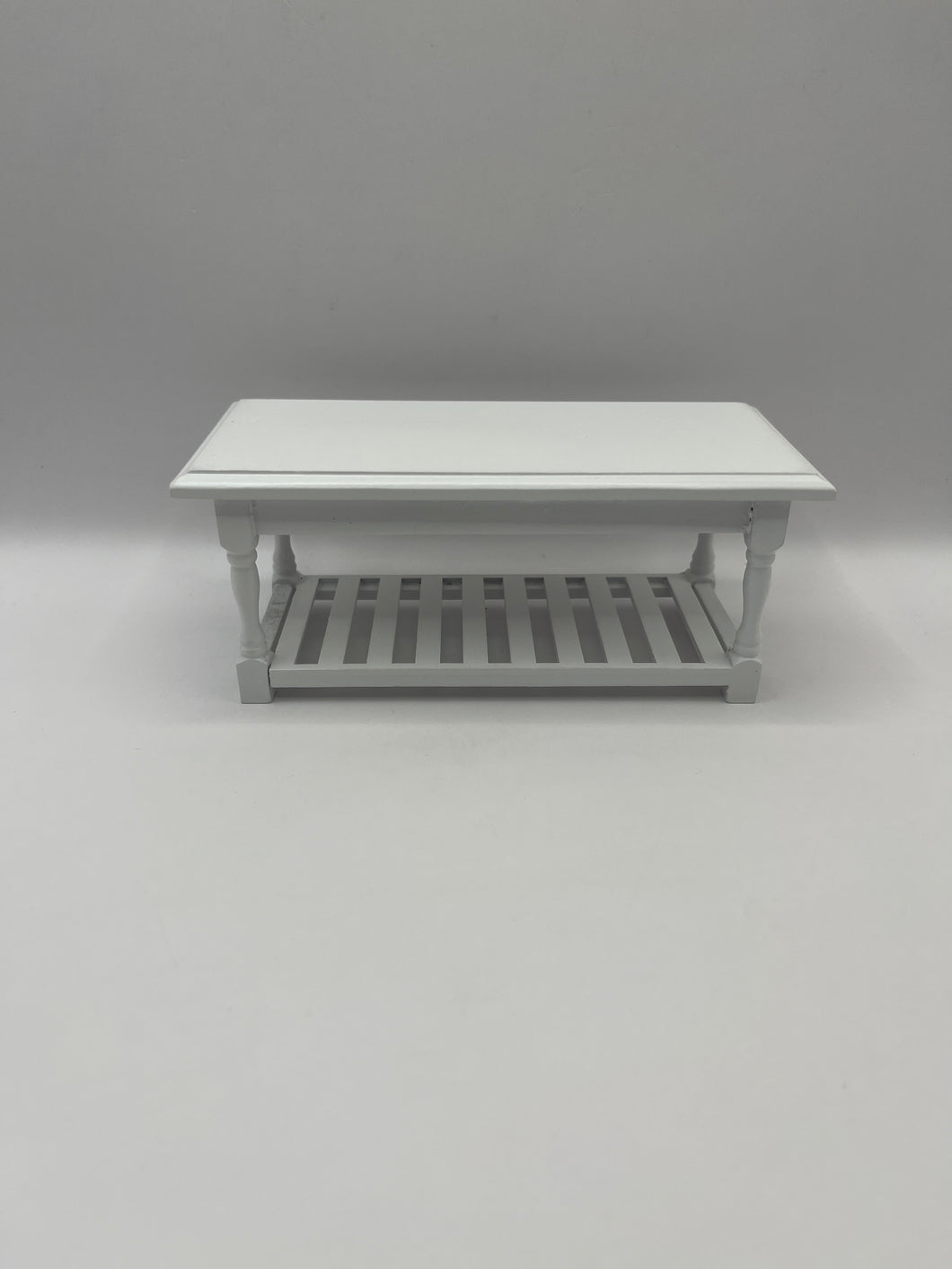 KIT003 - White kitchen prep table