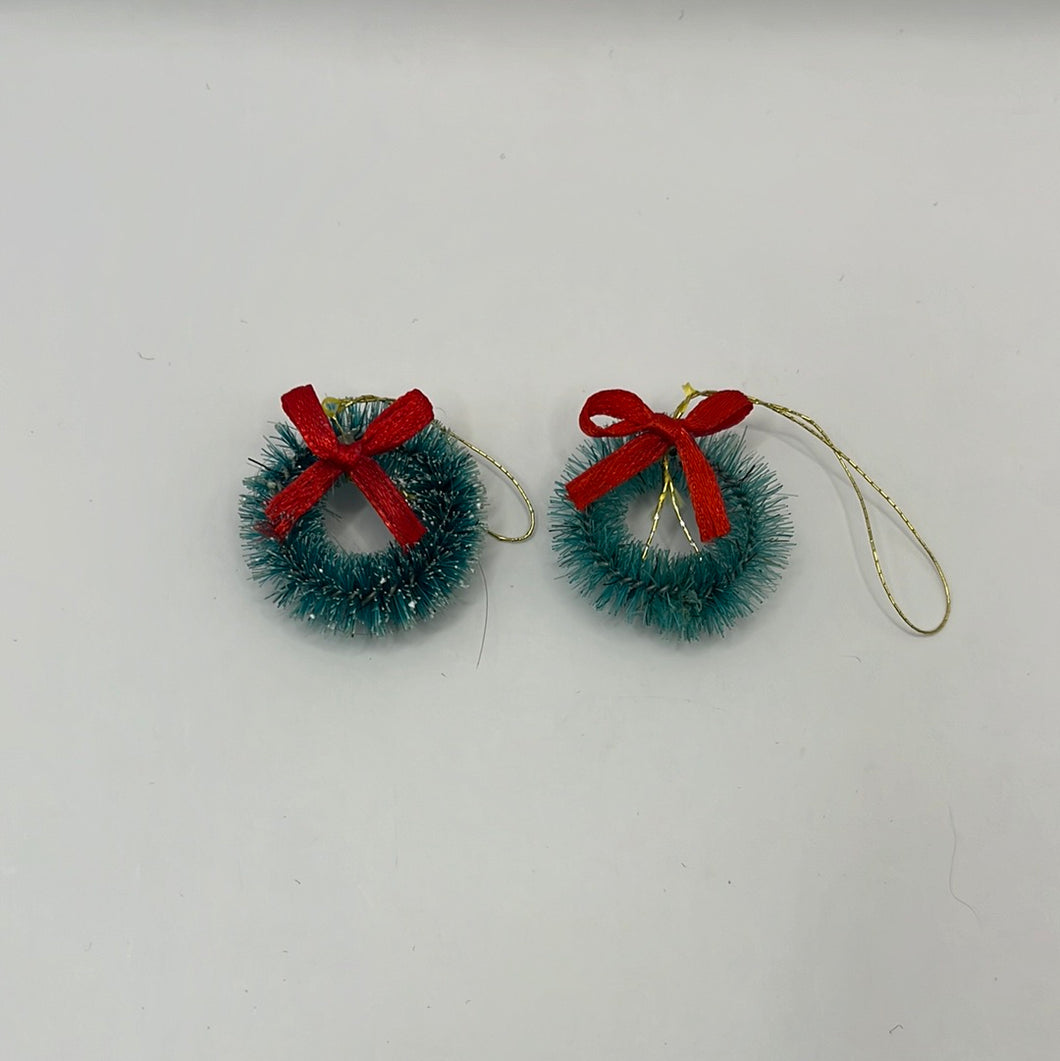 XA09 - Two small wreaths