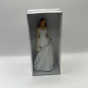 DOL159 - Resin bride figure