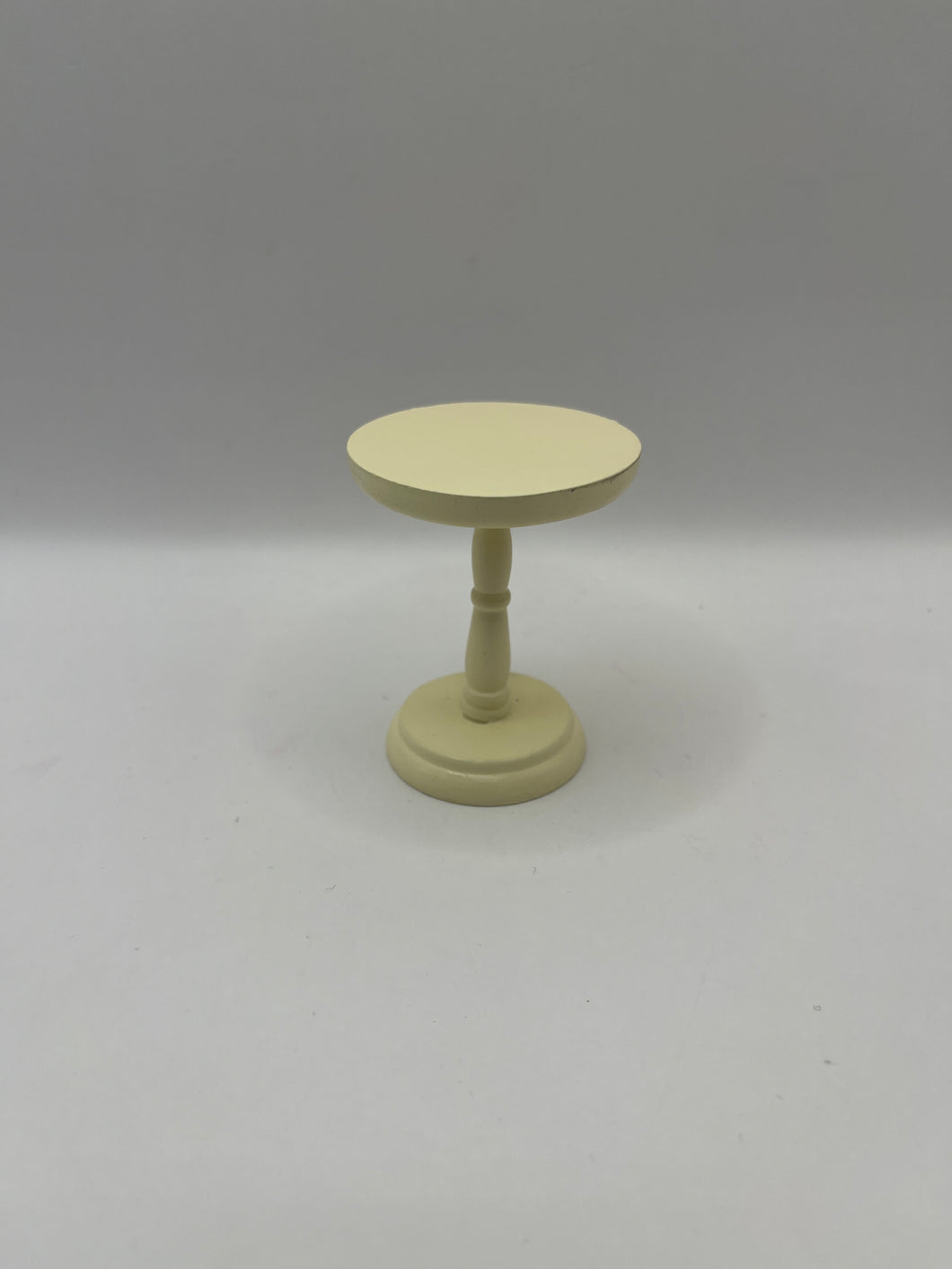 SH008 - Cream display table