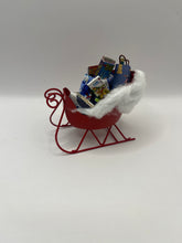 Load image into Gallery viewer, YD050 - Filled Christmas sleigh