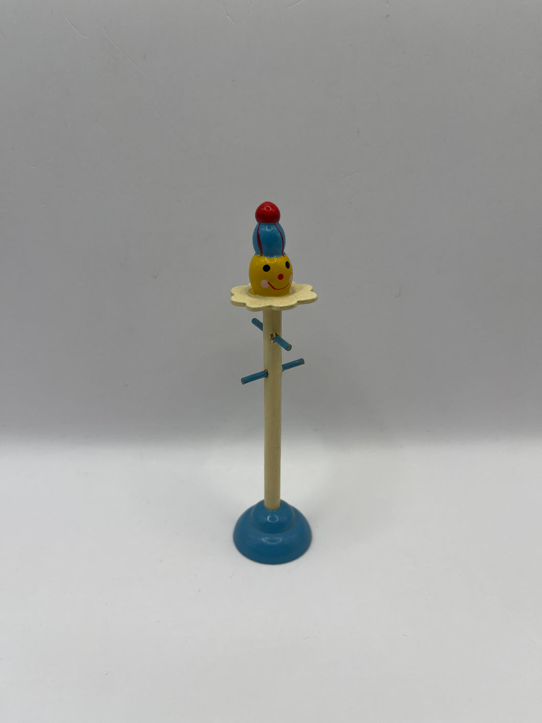 NUR008 - Child’s coat stand