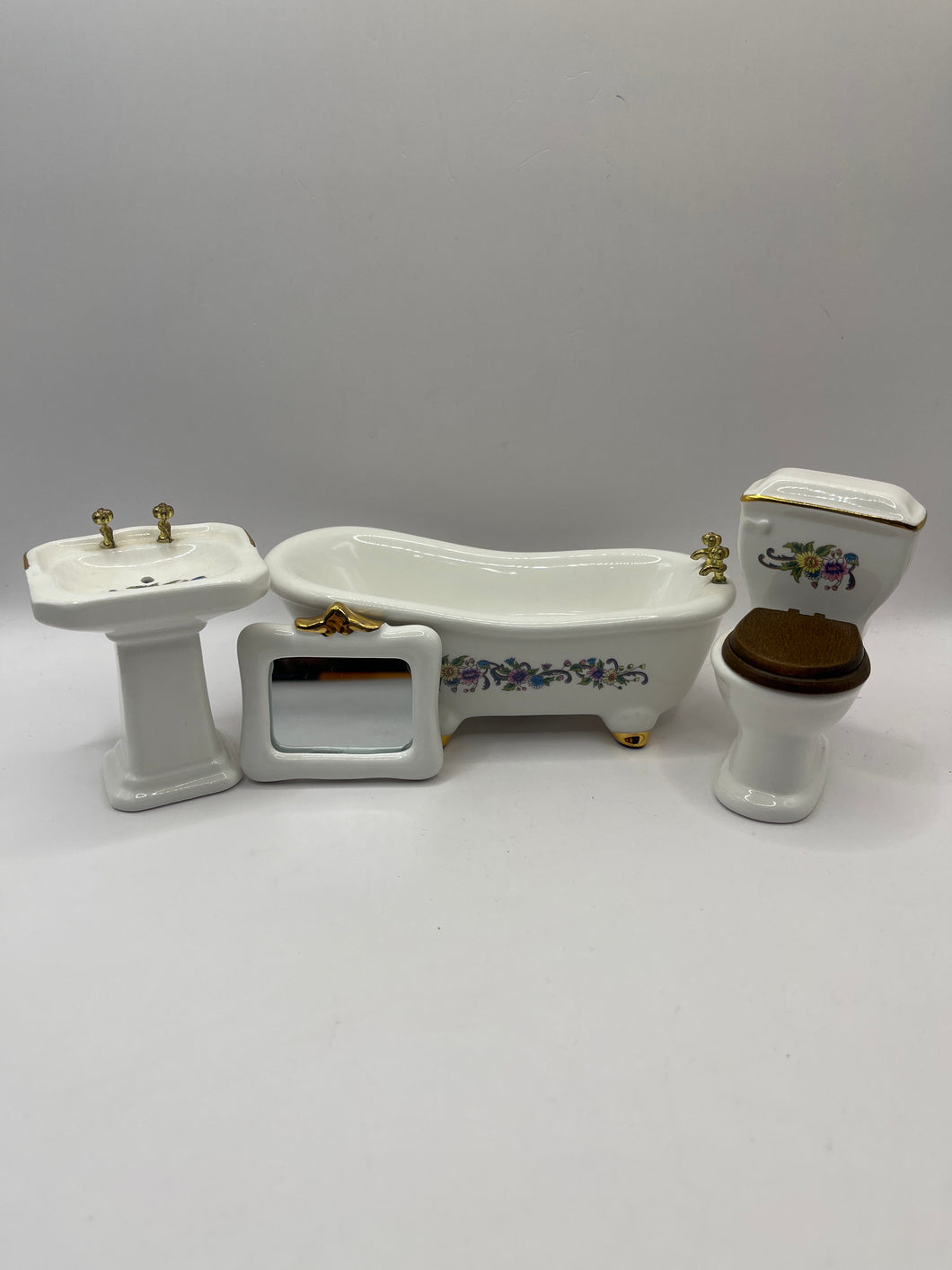 BA030 - Floral bathroom suite