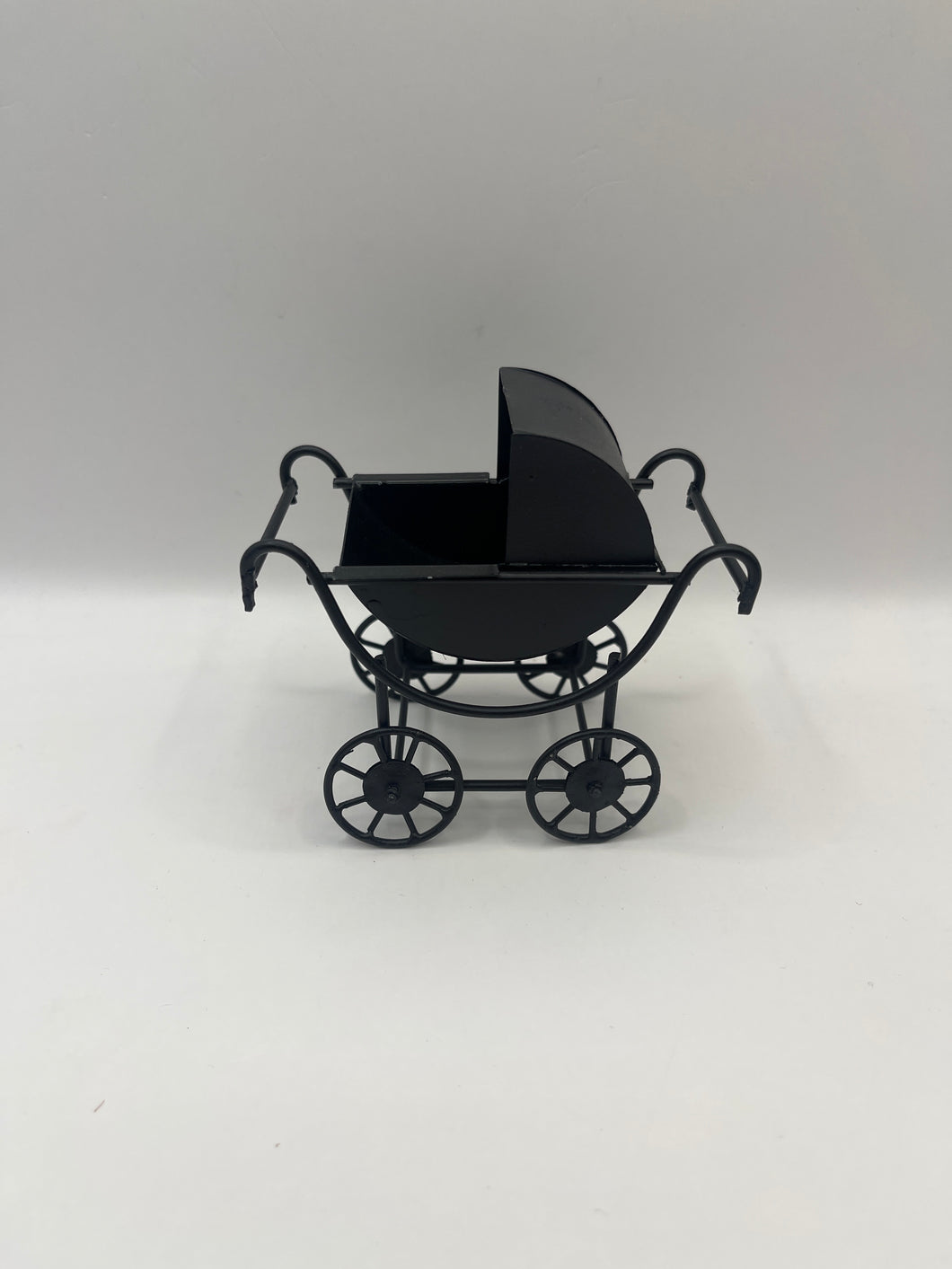 NUR087 - Black metal pram