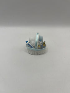 D2402 - Basket of toiletries
