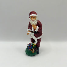 Load image into Gallery viewer, DP299 - Resin Santa with nice list