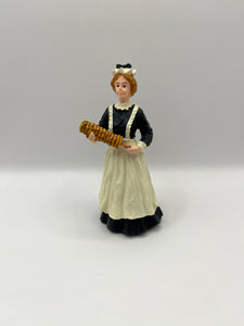 DOL118 - Resin maid with feather duster