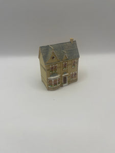 9359 - Holme Lodge toy resin dolls house