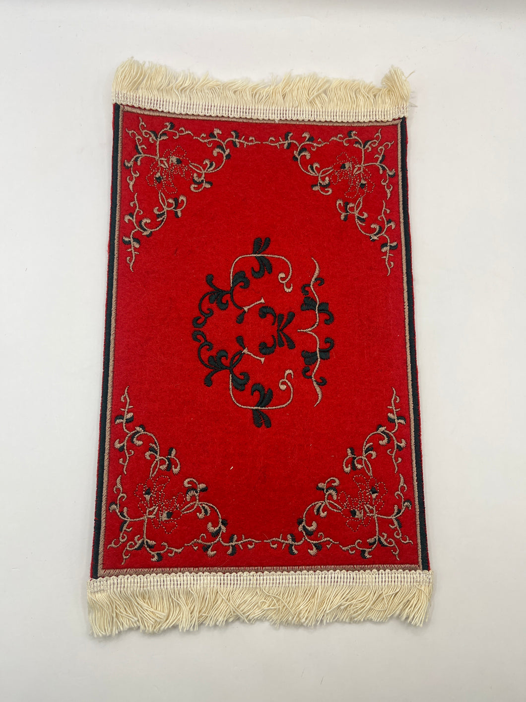 DEC022 - Large felt rug