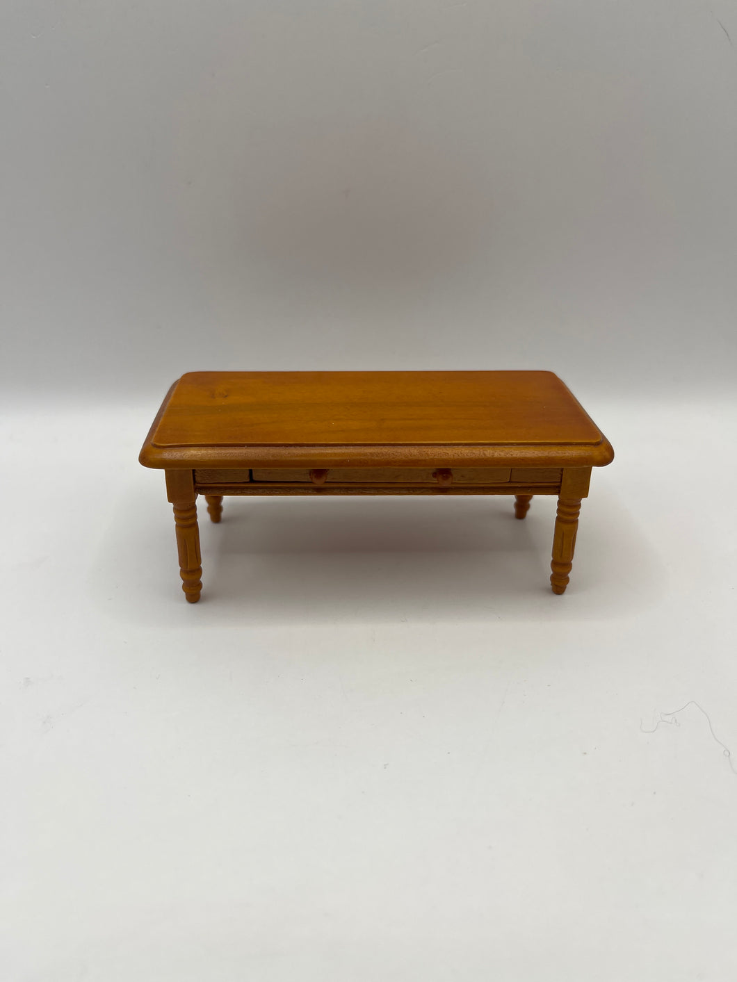 LOU017 - Coffee table with drawer