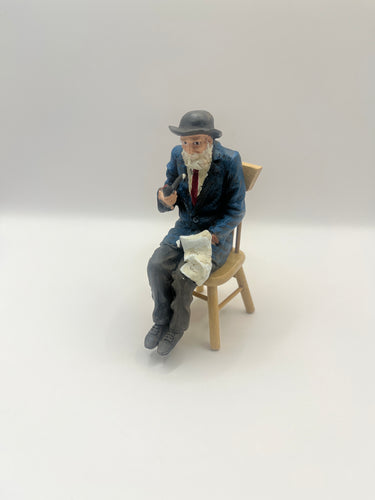 DOL032 - Seated resin man with pipe