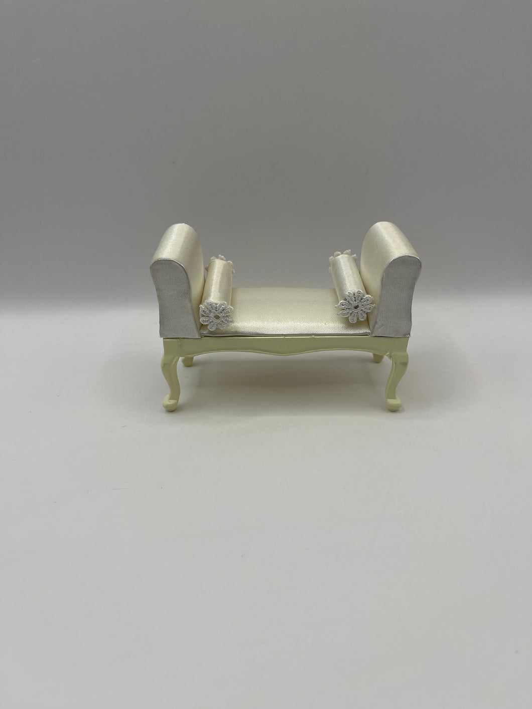 5667 - George III cream window seat