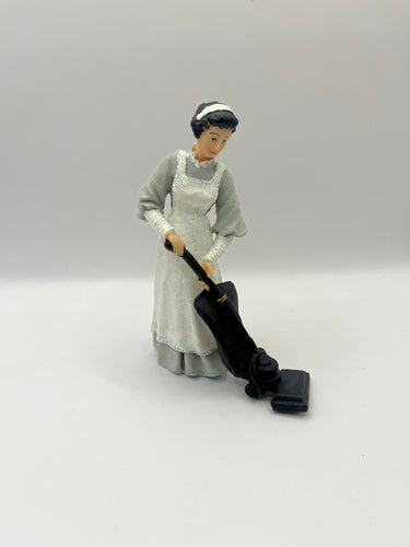 DP315 - Vacuuming maid
