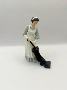 DP315 - Vacuuming maid