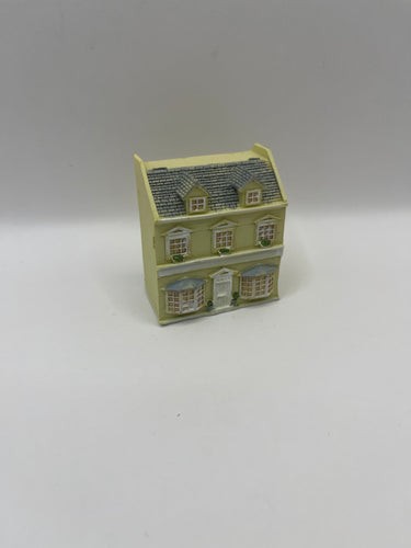 ACC092 - Resin toy dolls house, Country Stores